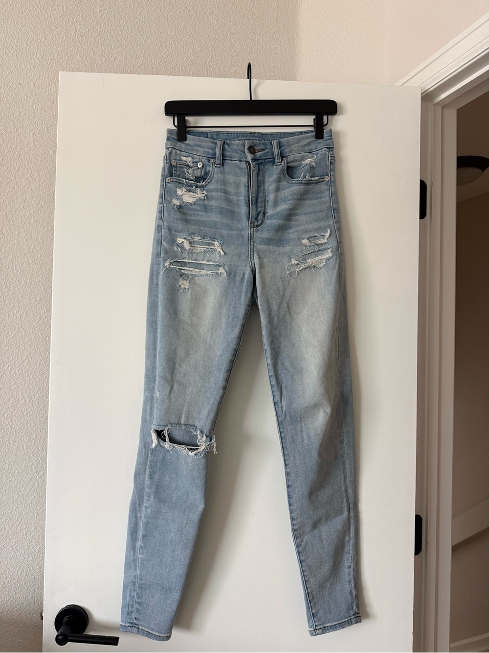 American Eagle Outfitters Light Wash Distressed Skinny Jeans